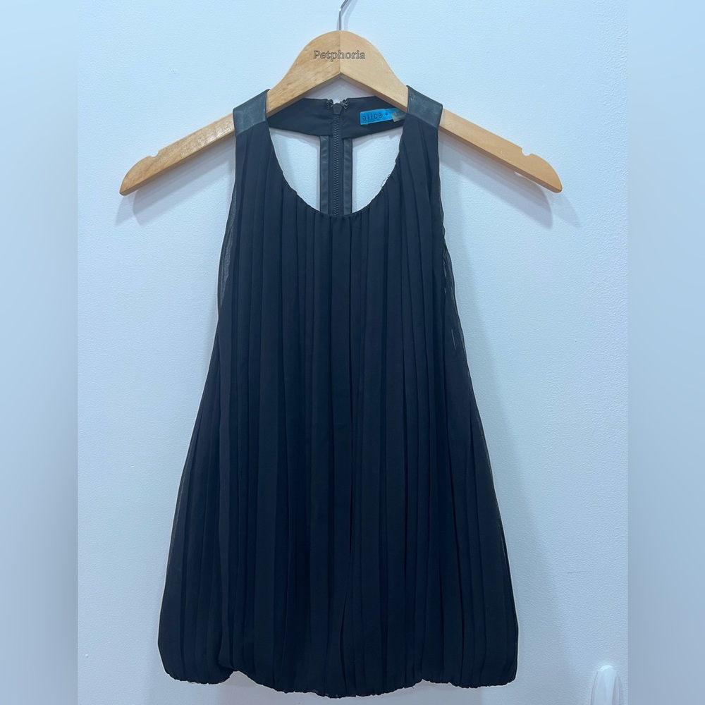 Black Alice + Olivia blouse tank
